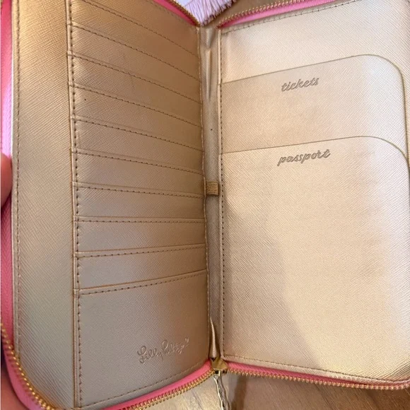 Lilly Pulitzer Tropical Travel Passport Wallet
Wristlet Chick Magnet Zip Up - Picture 4 of 5